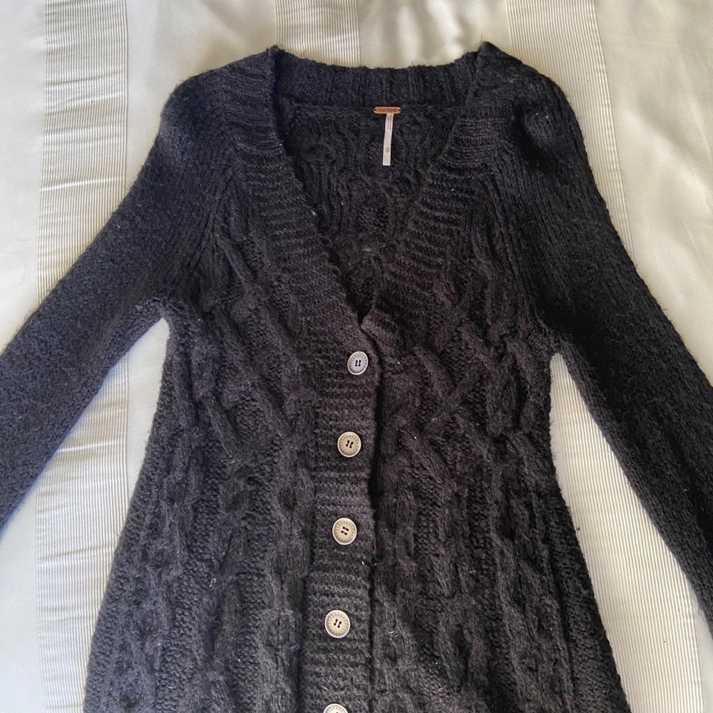 ✨HP✨ Free People cable knit cardigan